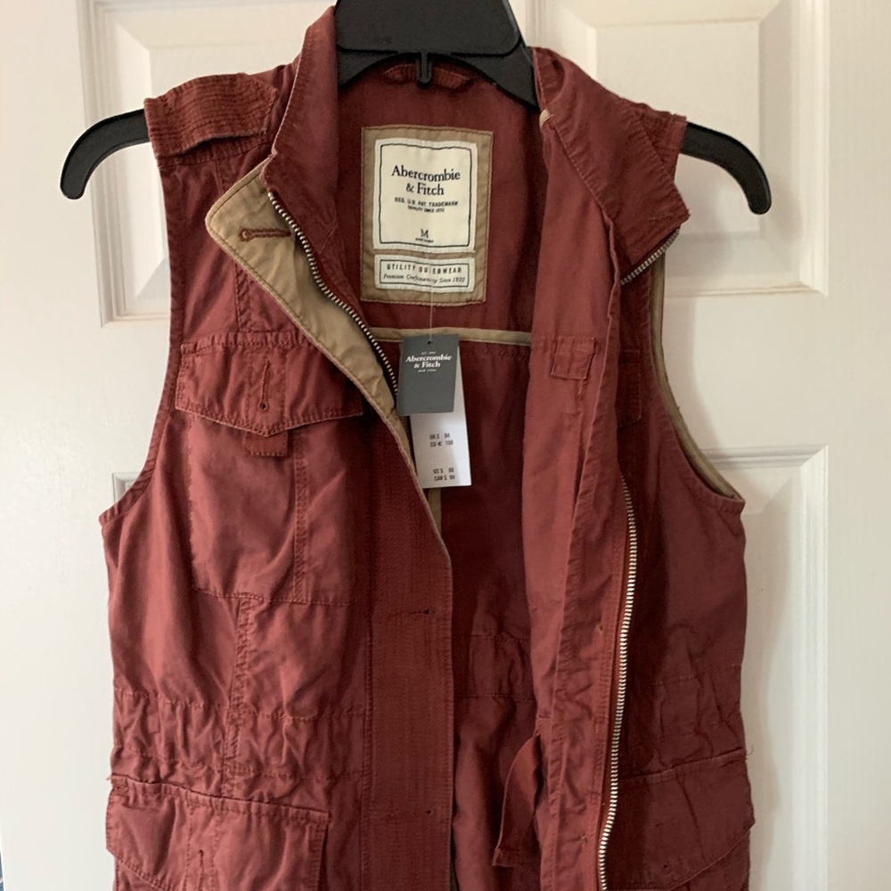 NWT ABERCROMBIE & FITCH Maroon Army vest